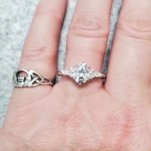Ring anniversary/engagement 6.5 moissanite